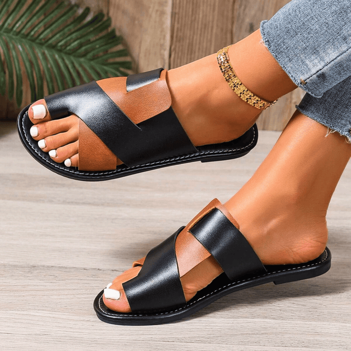 SoleMuse™ Two-Tone Comfort Slides